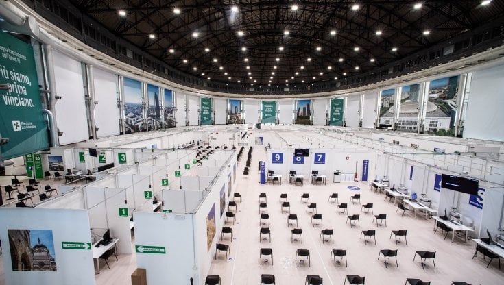 L'hub per il vaccino anti Covid a Milano: al Palazzo delle Scintille un'astronave tra totem e percorsi guidati