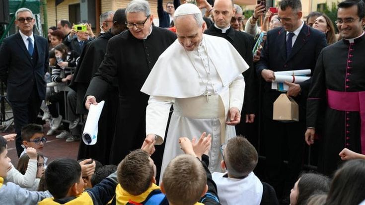 Preti pedofili, il Papa: “Prevenire gli abusi senza improvvisare, bisogna ascoltare le vittime”