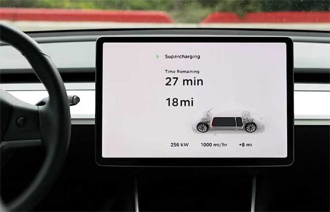 Tesla V3 Supercharging, la ricarica lampo è servita: cinque minuti per 120 km