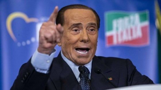 Berlusconi si candida alle europee: "Lo faccio per senso di responsabilità"