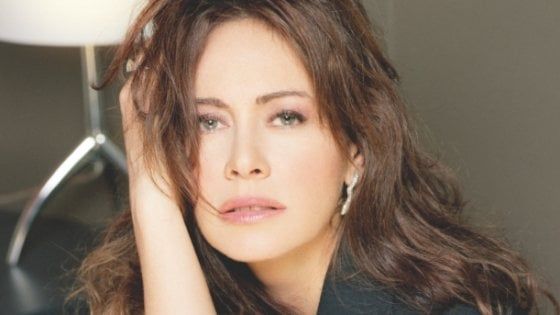 Elena Sofia Ricci polemica sul teatro tenda di Massa, poi chiede scusa