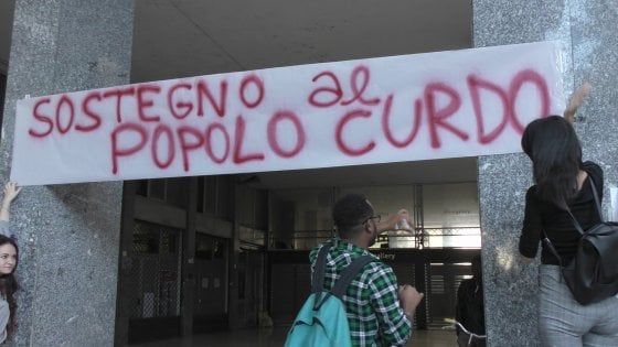 Caserta solidale con il popolo Curdo Il consiglio comunale approva ordine del giorno all'unanimità. "L'italia ritiri l'ambasciatore ad Ankara"