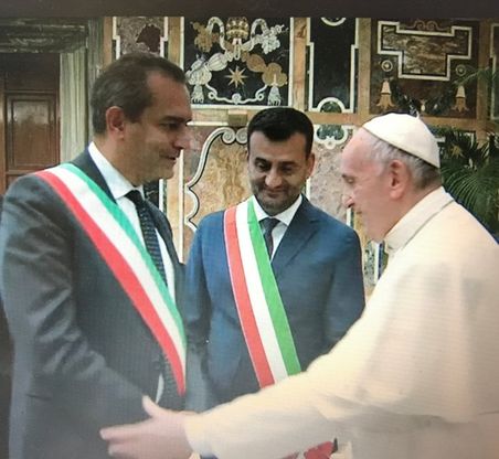 De Magistris in udienza da Papa Francesco: "Un'emozione grande"