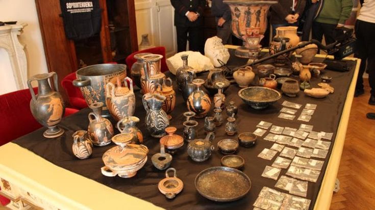 Andranno all’Albergo dei Poveri 70 reperti confiscati ai ladri d’arte