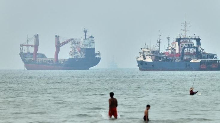 Iran, riparte la trattativa: sul tavolo soldi e Hormuz. L’Oman: “Sì al pedaggio”