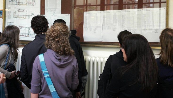 Maturità 2023, tornano obbligatorie le prove Invalsi per accedere all'esame