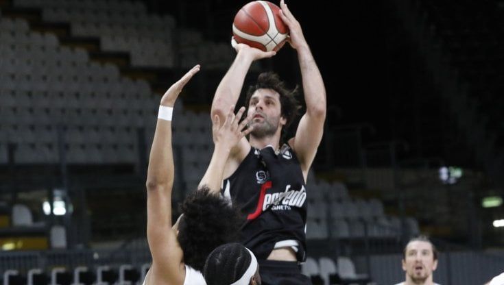 Playoff di basket: Teodosic e Belinelli trascinano la Virtus Bologna a Brindisi in gara-1