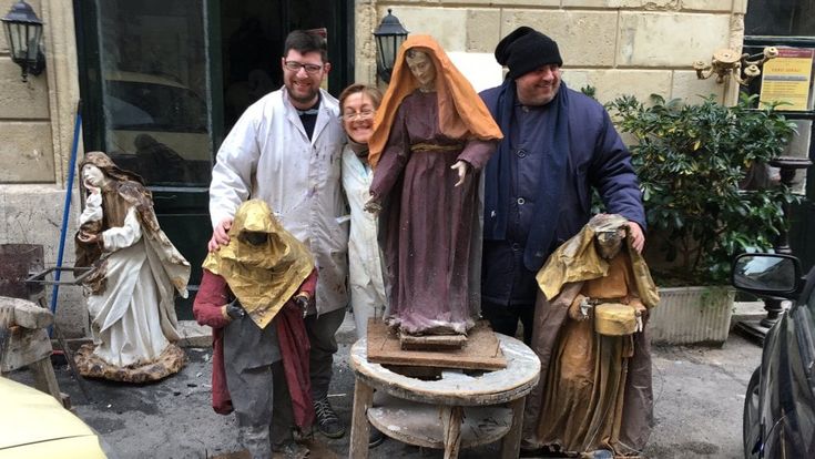 Lecce, gli artigiani adottano i pupi di cartapesta del presepe