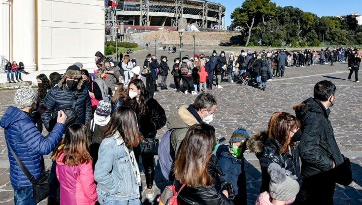 In Campania 175 mila 'No vax' over 50, la maggior parte donne: multe da domani