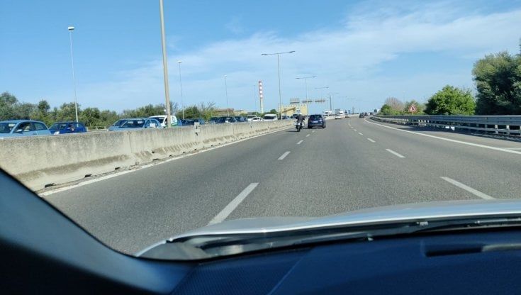 Bari, code infinite in tangenziale in entrambe le direzioni: due incidenti creano disagi al traffico