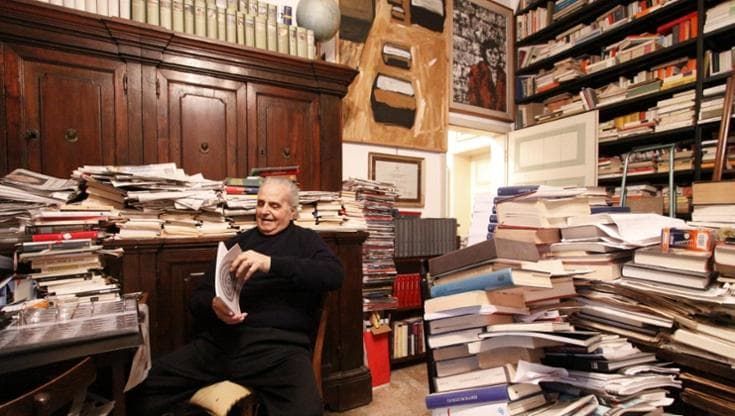 Nell’atelier di Tullio Vietri: “Mio papà, l’artista critico della società dei consumi”