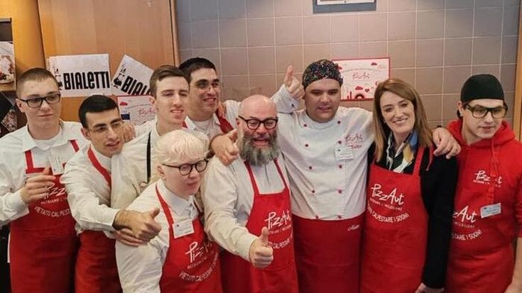 G7 disabilità, la storia di Lorenzo: “Mi davo forchette in fronte, oggi le uso per lavorare”