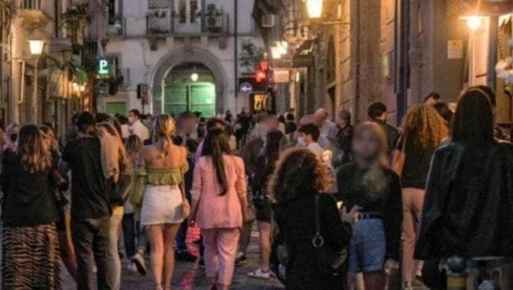 Movida, niente stop all’ordinanza: Tar respinge ricorso dei locali di Chiaia
