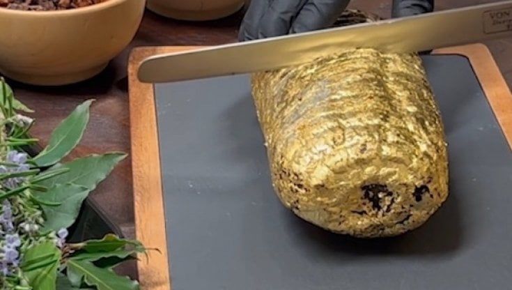 Zebraola, il salame di zebra e foglia d'oro