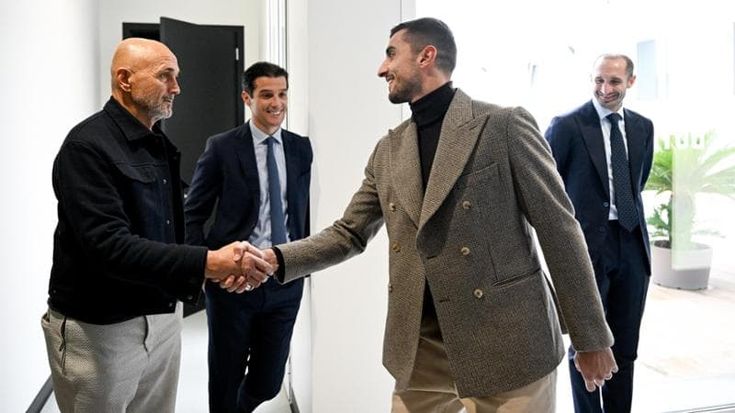 I telefonini, la playstation, i ritardi, il riposo: le regole di Spalletti alla Juve