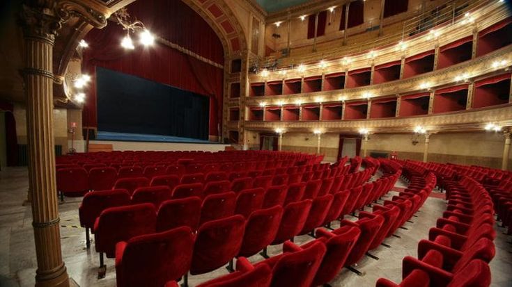 Santoro al Biondo, rivolta degli attori: “La politica resti fuori”