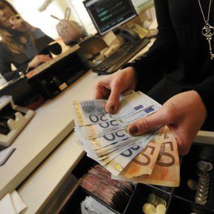 Il tetto sui contanti divide, Cicchitto e gli industriali con Renzi