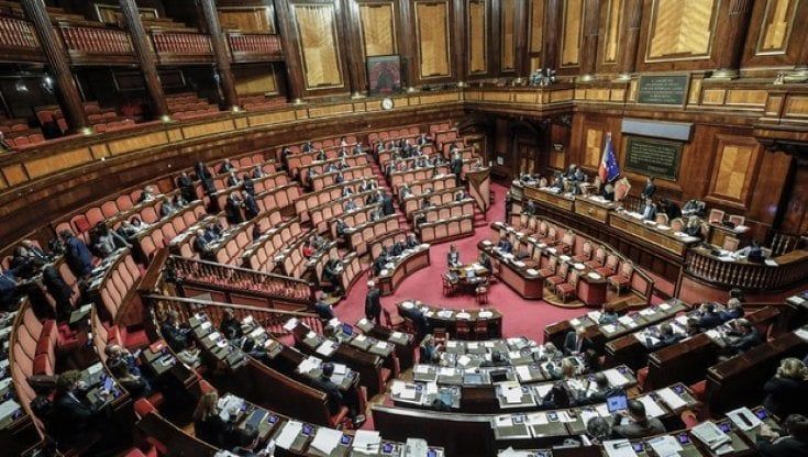 Green Pass, scatta l'obbligo anche al Senato. Taglio dello "stipendio" per i trasgressori 
