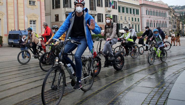 #genovaciclabile compie un anno, flash mob per una mobilità green