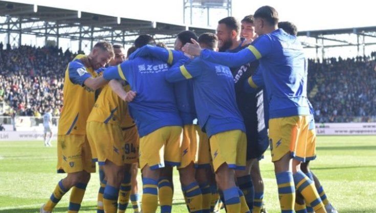Serie B, Frosinone senza ostacoli. Il Bari espugna Ascoli: è secondo. Il Sudtirol batte il Perugia