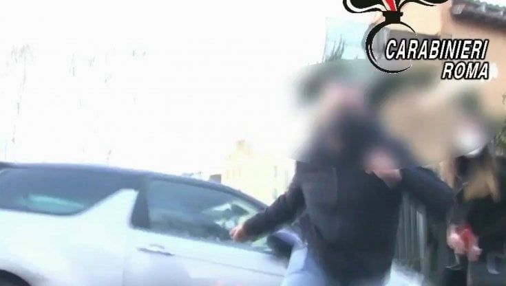 Roma, aggressione a troupe della Rai, arrestati tre ultras della Lazio, uno di loro lavorò con Alemanno