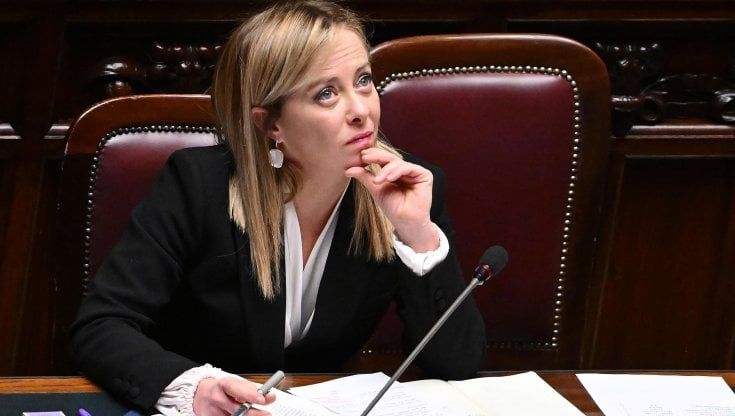 Meloni a Porta a Porta: "L'Italia non prenderà il Mes, posso firmare col sangue". E sui migranti: "Arriva qui chi ha soldi da dare agli scafisti"