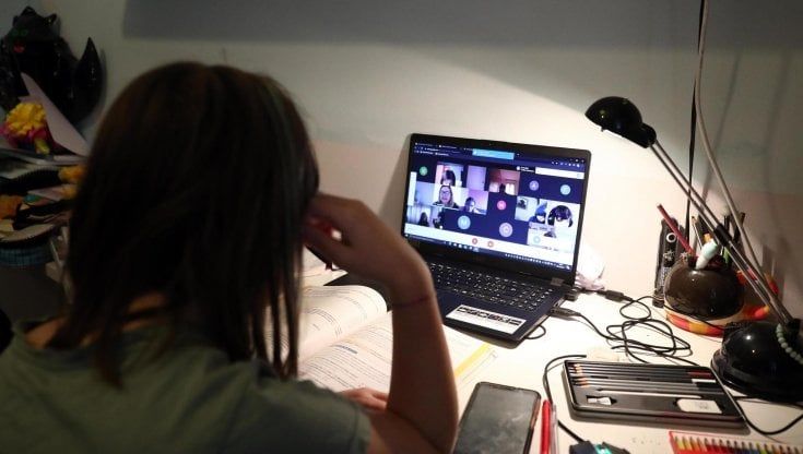 "Non si collega più, mi aiuta col pc?". Boom di richieste per "gli Aranzulla al lampredotto"