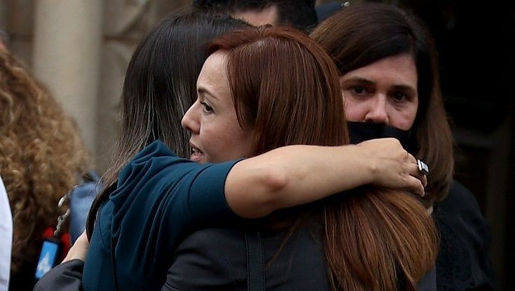 A cena da amici presentarsi con la mascherina: ecco il galateo dopo il liberi tutti