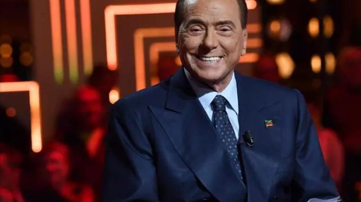 Ascolti tv. il Mondiale vince la serata. Grande successo per lo speciale su Silvio Berlusconi
