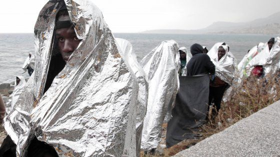 Migranti, la grande paura diventa solidarietà, ma resta la sindrome dell'assedio