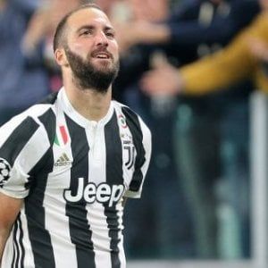 Benatia accende il duello scudetto tra Napoli e Juve: "Higuain? A Torino segna 20 gol e conquista titoli"