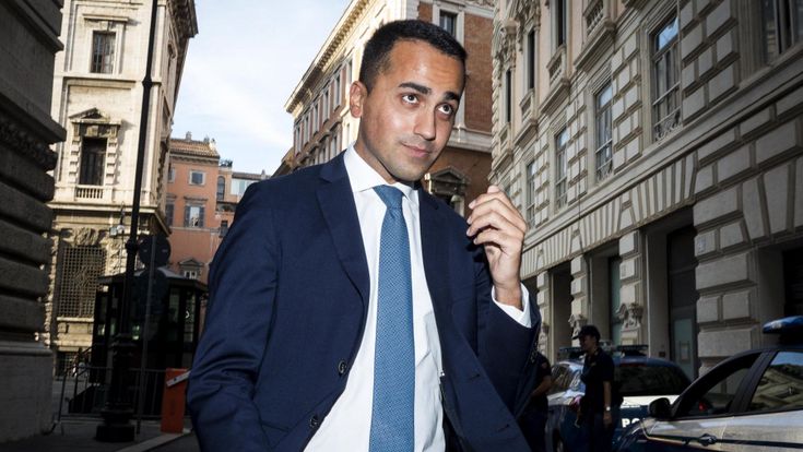 Manovra, l'incubo del reddito di cittadinanza senza soldi. I 5Stelle: tocca al Tesoro trovarceli