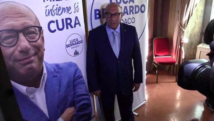 Milano, il centrodestra manda i soldi a Bernardo. Lui ironizza: "Domani controllo il conto"