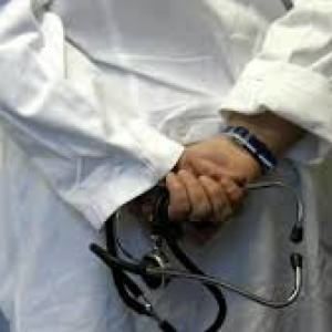 Milano: pediatra condannato a 14 anni per gli abusi su undici piccoli pazienti. Una delle vittime aveva 24 mesi