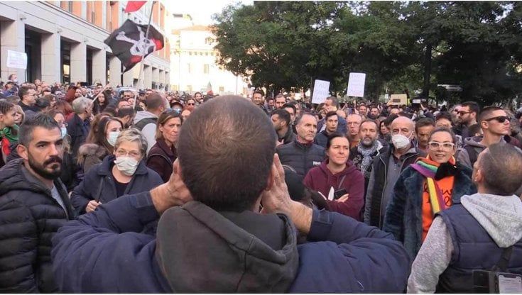 Vecchi fascismi e nuovi no-vax: l'ombra del terrorismo nella strategia dell'estrema destra. I Fascisti della domenica. Pippo Civati spiega chi sono quelli che: "Io non lo sono, ma..."