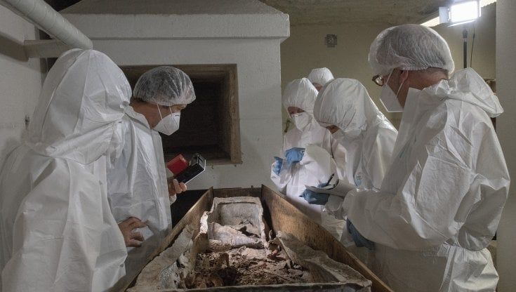  Una tomba rinascimentale vuota e un loculo occupato