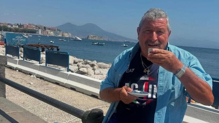 Napoli, lo storico magazziniere Starace: "Dopo 50 anni ho deciso di godermi la famiglia"