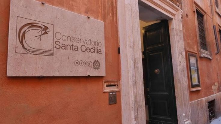 Abusi in Conservatorio, flautista accusa il maestro: “Baci se suonavo bene, sculacciate se sbagliavo”