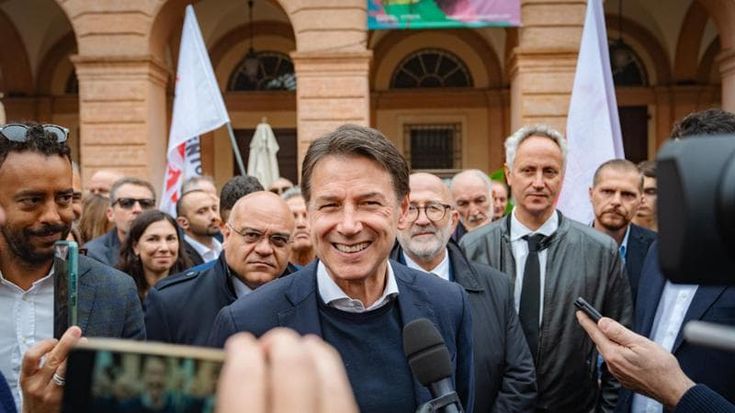In coalizione o da soli, il dilemma di Conte che spacca i 5 Stelle