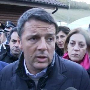 Terremoto, Renzi: "Per ora i soldi ci sono, non aumenteremo il deficit". Mattarella: "Ricostruiremo tutto come prima"