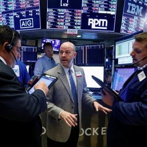Borse incerte per i dazi, Milano -0,4%. Sogno Cr7, vola la Juventus
