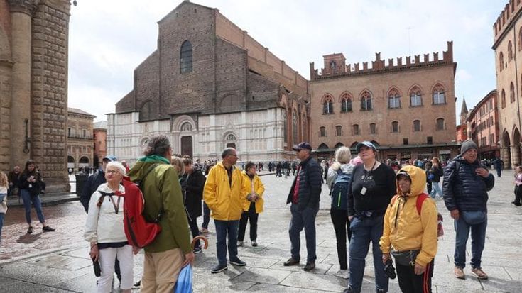 Bologna Welcome chiude in rosso: “E’ per l’Asinelli ancora ferma”
