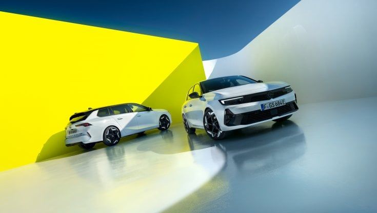 Opel Astra GSe, tutta la potenza che c'è alla spina