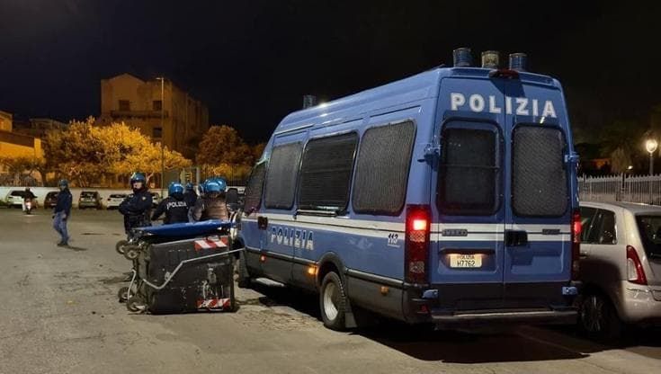 San Giuseppe, si accendono le vampe: scontri con la polizia alla Zisa