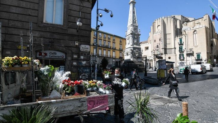 Colori delle Regioni: Sardegna, Campania, Puglia e Valle d'Aosta in rosso. Rt a 0,92
