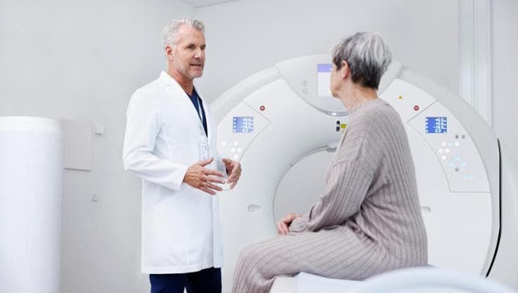 Tumori, l’Europa arranca nella ricerca clinica: trial diminuiti del 50% in 10 anni