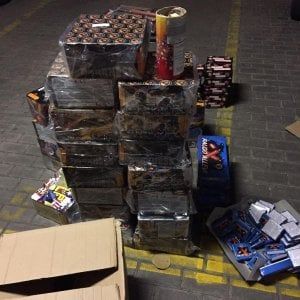 Firenze, sequestrati 250 chili di fuochi d'artificio: venivano venduti su WeChat