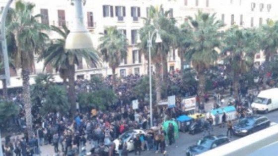 Bari, il sindaco vieta i dj set della vigilia di Natale. Stop anche alle bottiglie di vetro