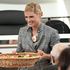 Sanremo 2018, i ranuncoli di Michelle, Hunziker distribuisce i fiori 