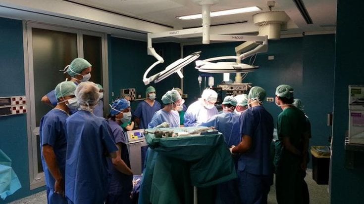 Crans-Montana, la Lombardia chiederà i danni: “Sostenute spese per voli e cure dei feriti”